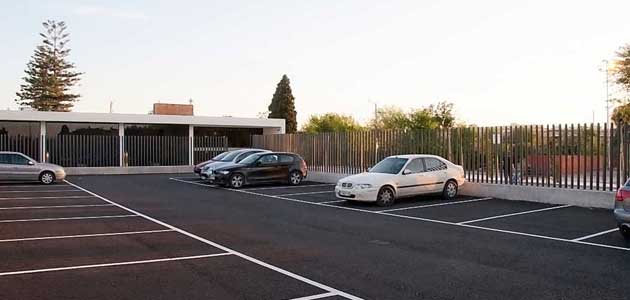 Amplia zona de parking privado